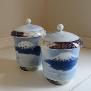 Japanese porcelain tea/sake cup & lids